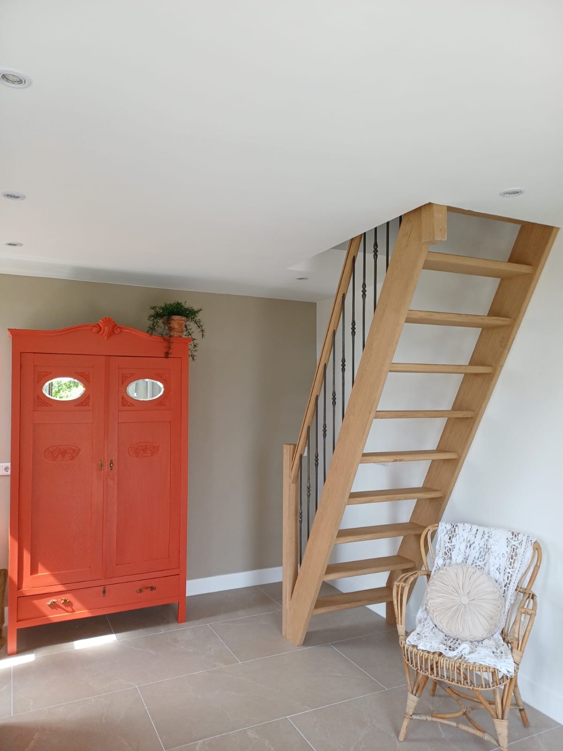 Trap en rode kast